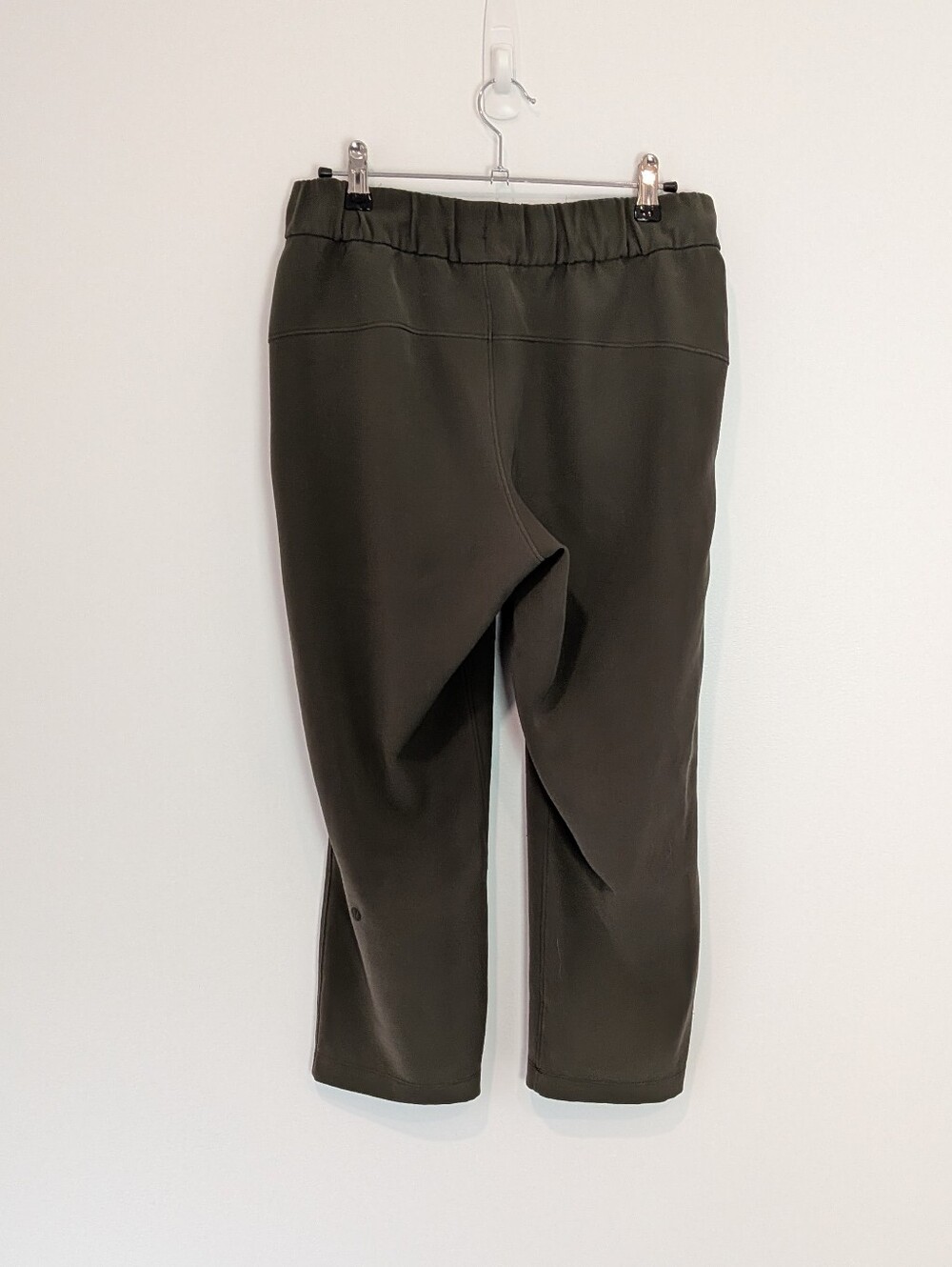Lululemon On The Fly Crop Pant 23" Dark Olive Size 6 - Picture 4 of 6